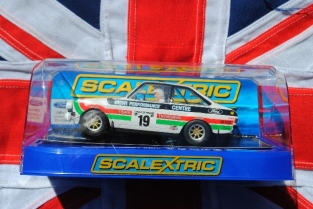 ScaleXtric C3416  FORD ESCORT Mk.II No.19 FISHER ENGINEERING